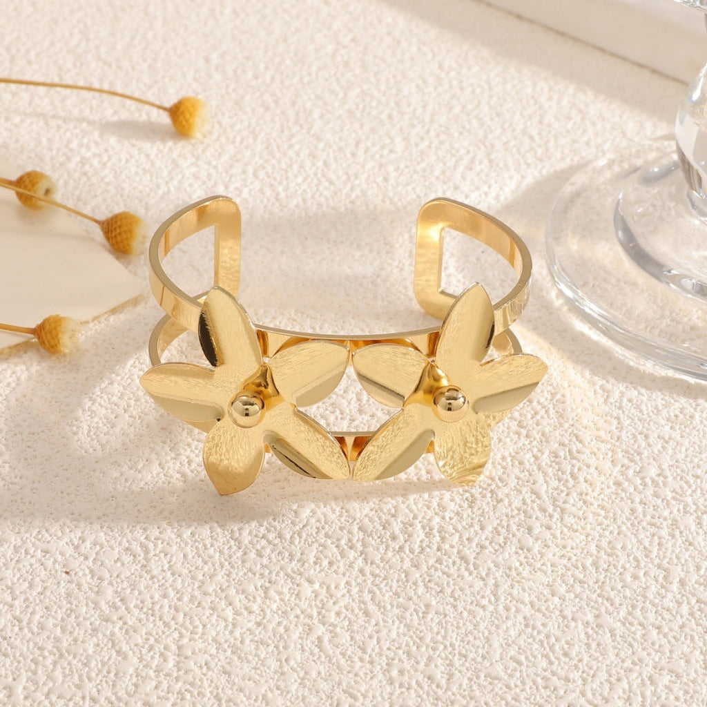 Women's cuff bracelet with floral design Fashion Glam