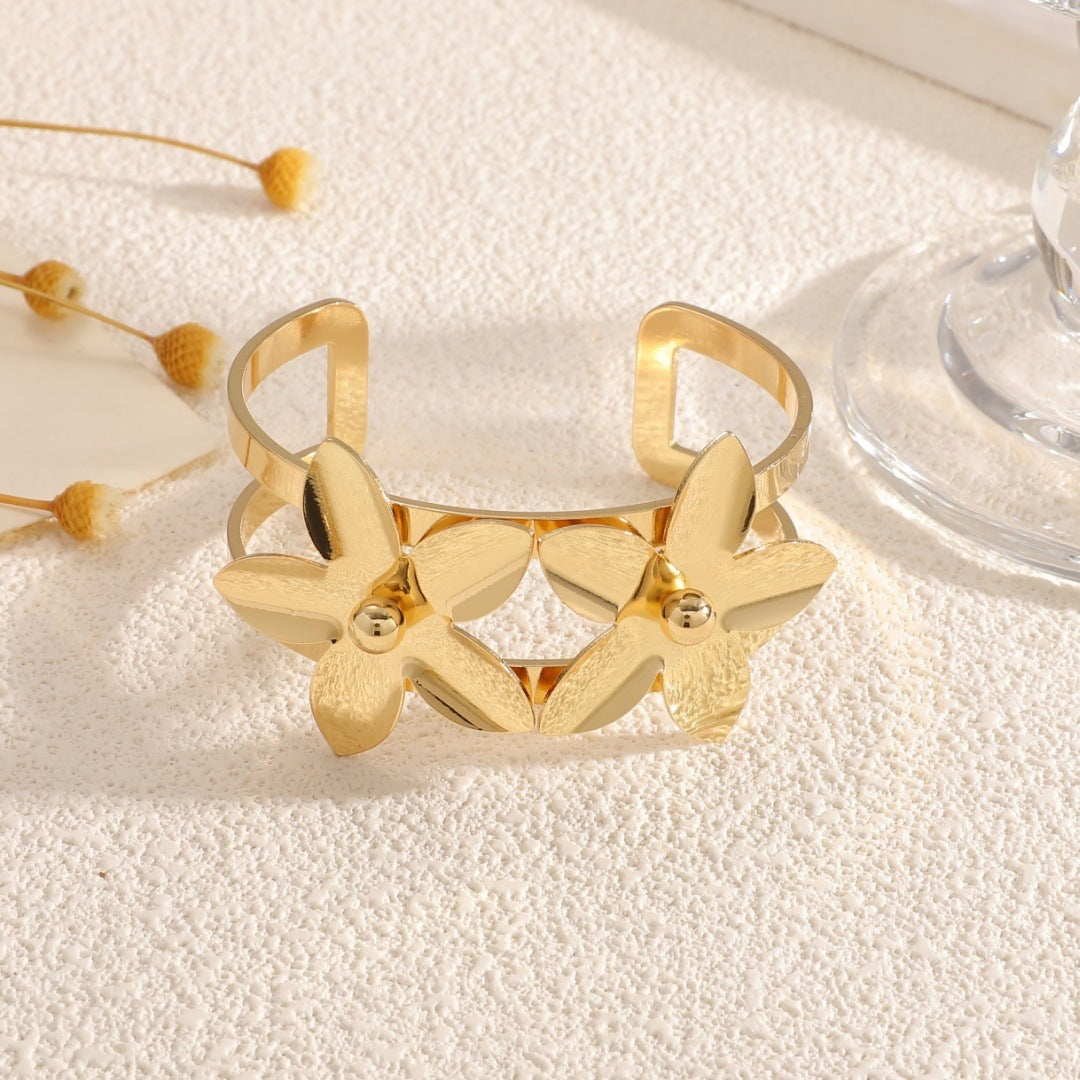 Women's cuff bracelet with floral design Fashion Glam