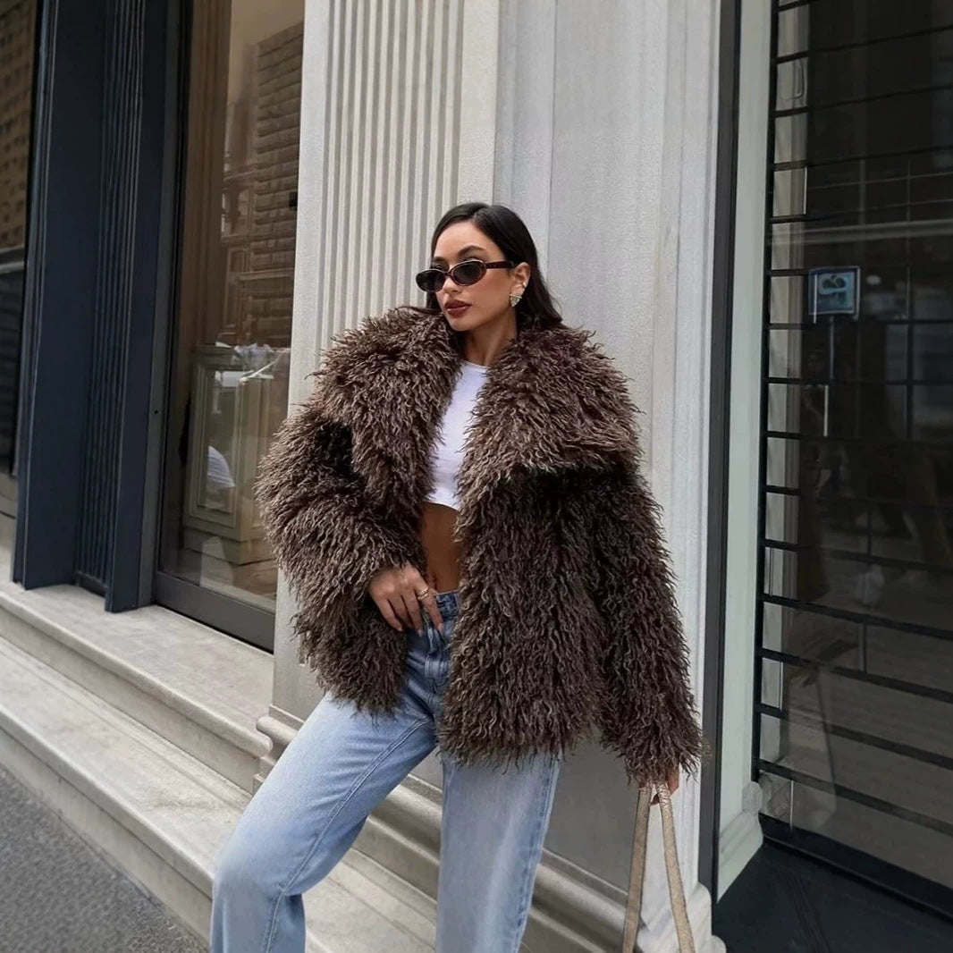 Women's short jacket made of long-pile faux fur with extra wide shawl collar Fashion Glam