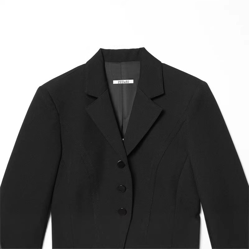 Women’s short blazer in sculpted look with dart seams and figure-flattering silhouette Fashion Glam