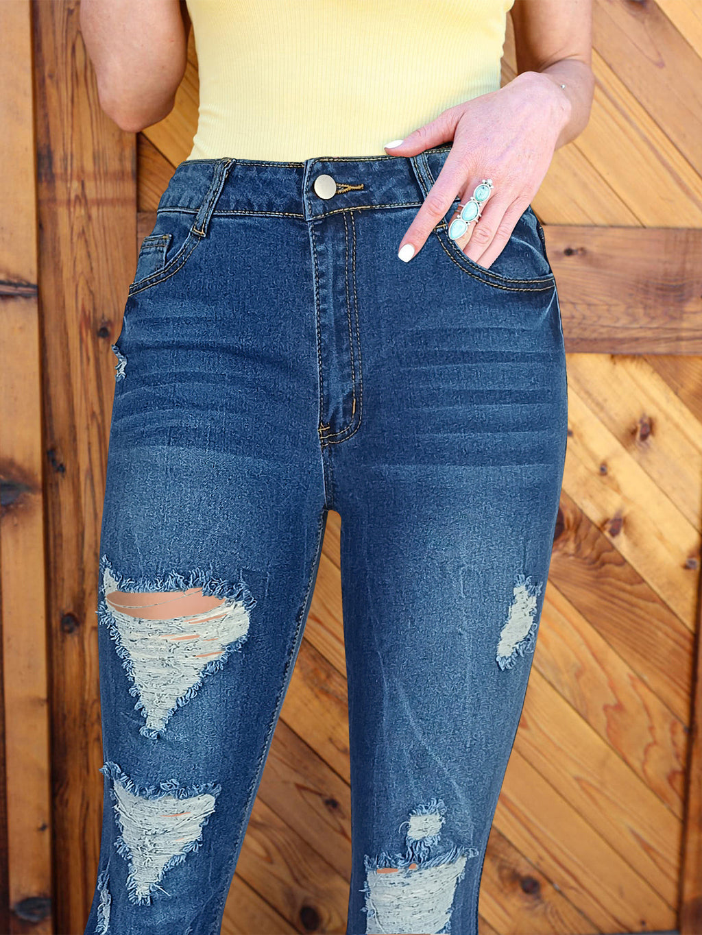 Women's Retro Flared Jeans with High Waist, Destroyed Details and Sculpting Stretch Waistband Fashion Glam