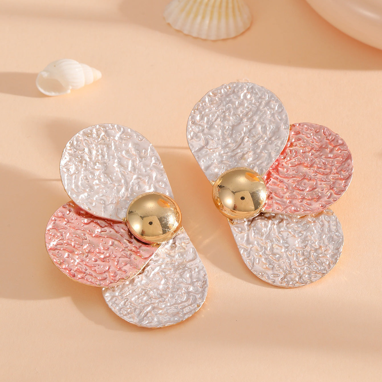 Women's ear clips in elaborate floral pattern Fashion Glam