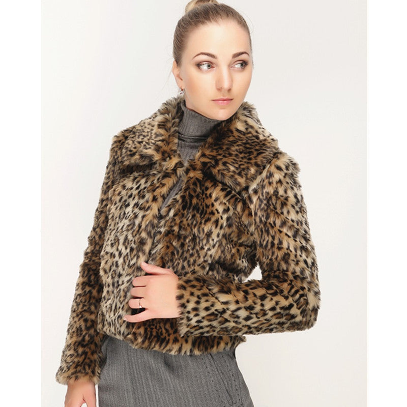 Ladies short jacket made of synthetic fur with a tailored cut, lapel collar and concealed closure Fashion Glam