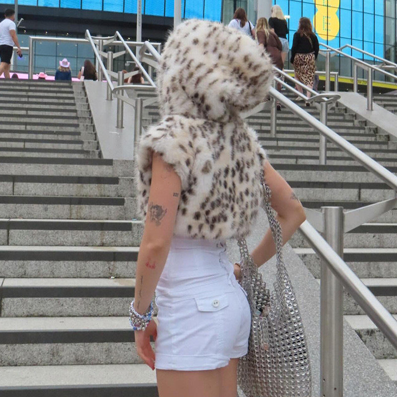 Women's short hooded bolero made of faux fur with fur stole and bracelet cuffs Fashion Glam