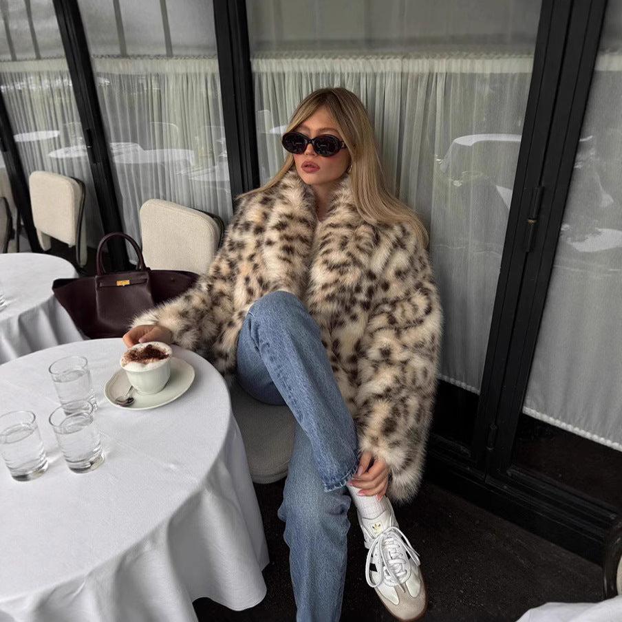 Women's Boxy Short Coat made of Faux Fur with Leopard Print and Short Shawl Collar Fashion Glam