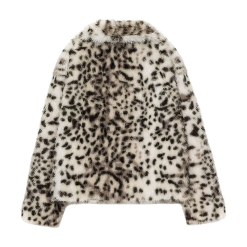 Women's short jacket made of faux fur in snow leopard print with wide lapels Fashion Glam