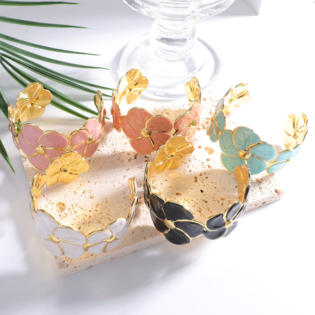 Ladies cuff bracelet with elaborate flower pattern Fashion Glam