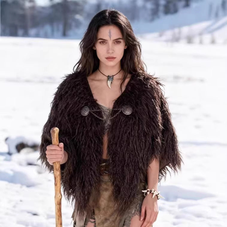 Women's short cape made of dense faux fur with decorative chain closure and zigzag hem Fashion Glam