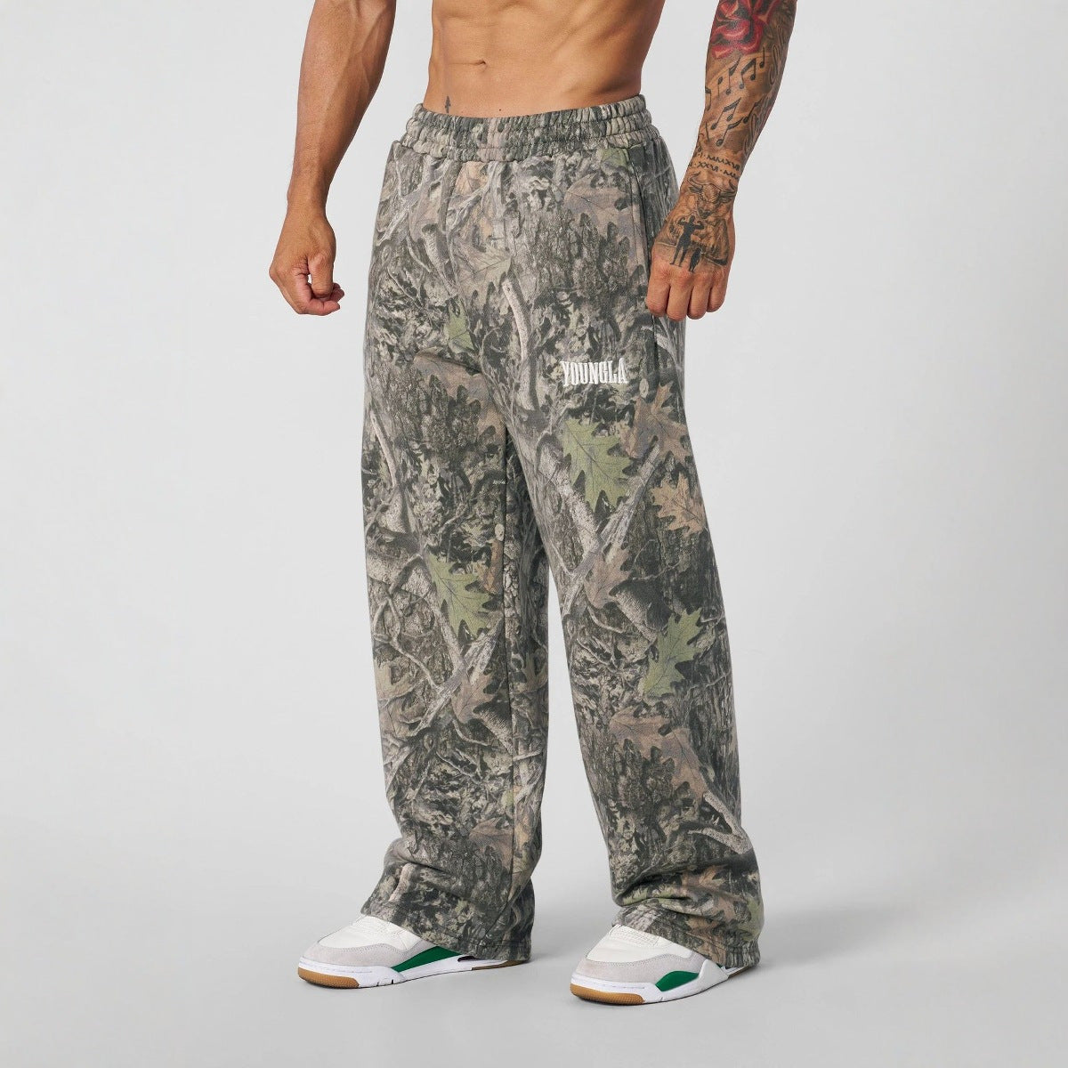 Men's wide camouflage joggers with elastic comfort waistband and thigh logo Fashion Glam