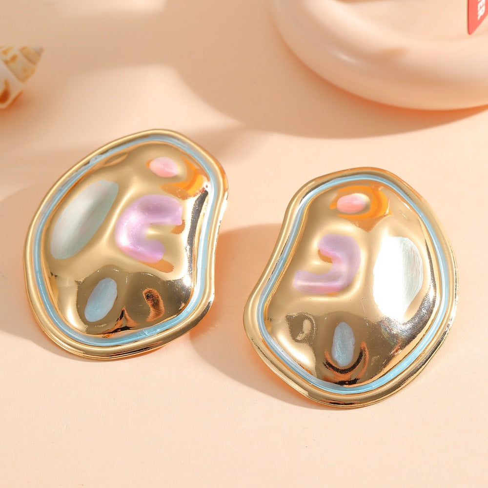 Ladies Hanging Earrings in a modern, organic design Fashion Glam