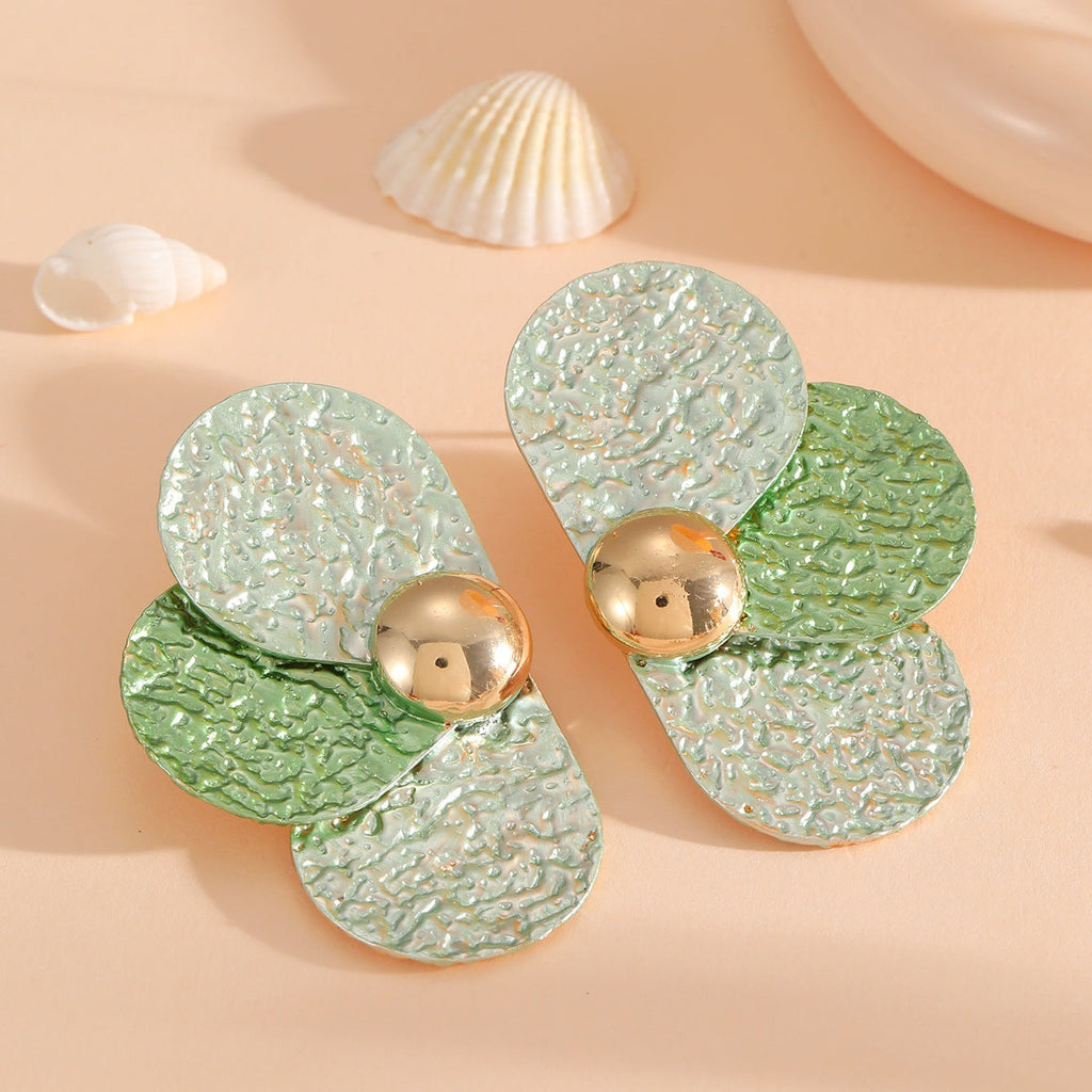 Women's ear clips in elaborate floral pattern Fashion Glam