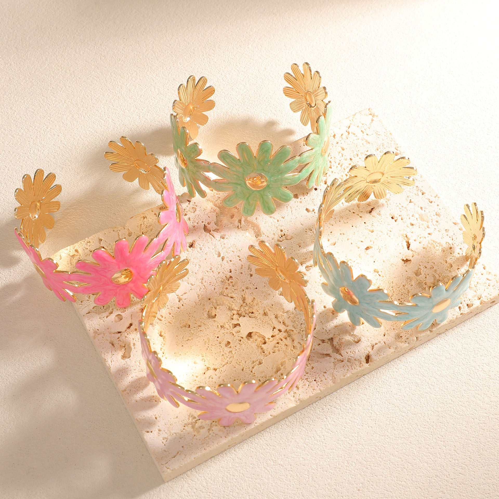 Women's bangle with floral flower pattern Fashion Glam