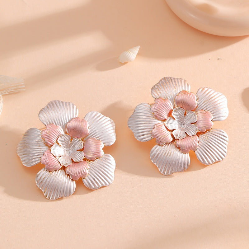 Ladies' flower earrings with intricate design and glossy accents Fashion Glam