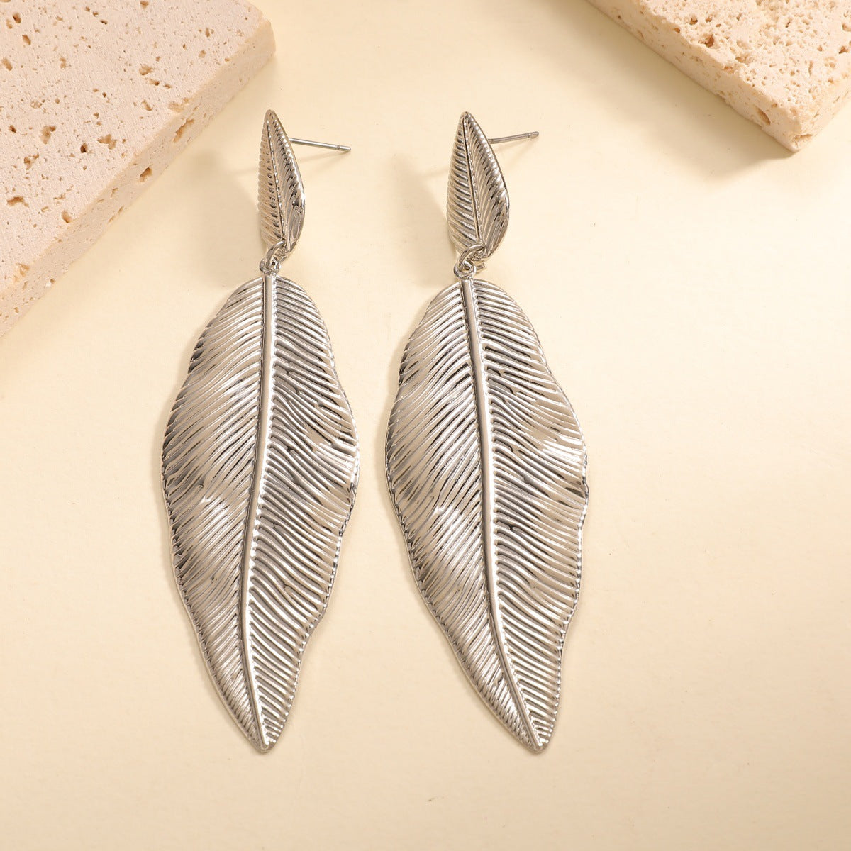 Women's Hanging Earrings in Elegant Leaf Design Fashion Glam