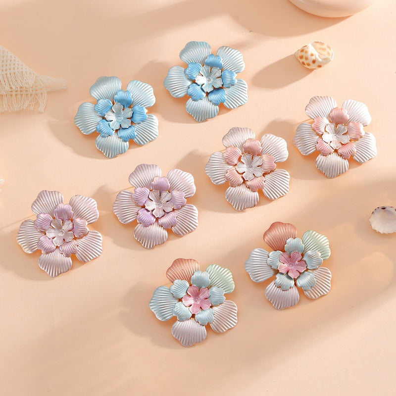 Ladies' flower earrings with intricate design and glossy accents Fashion Glam