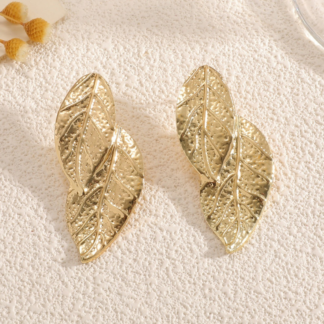Ladies' bangle with artistic leaf design Fashion Glam