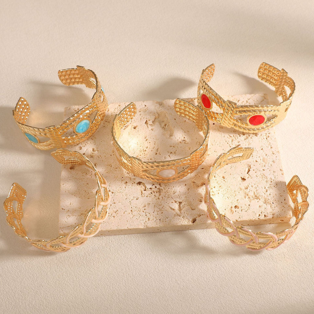 Women Open Bangle with Artistic Braiding Pattern Fashion Glam