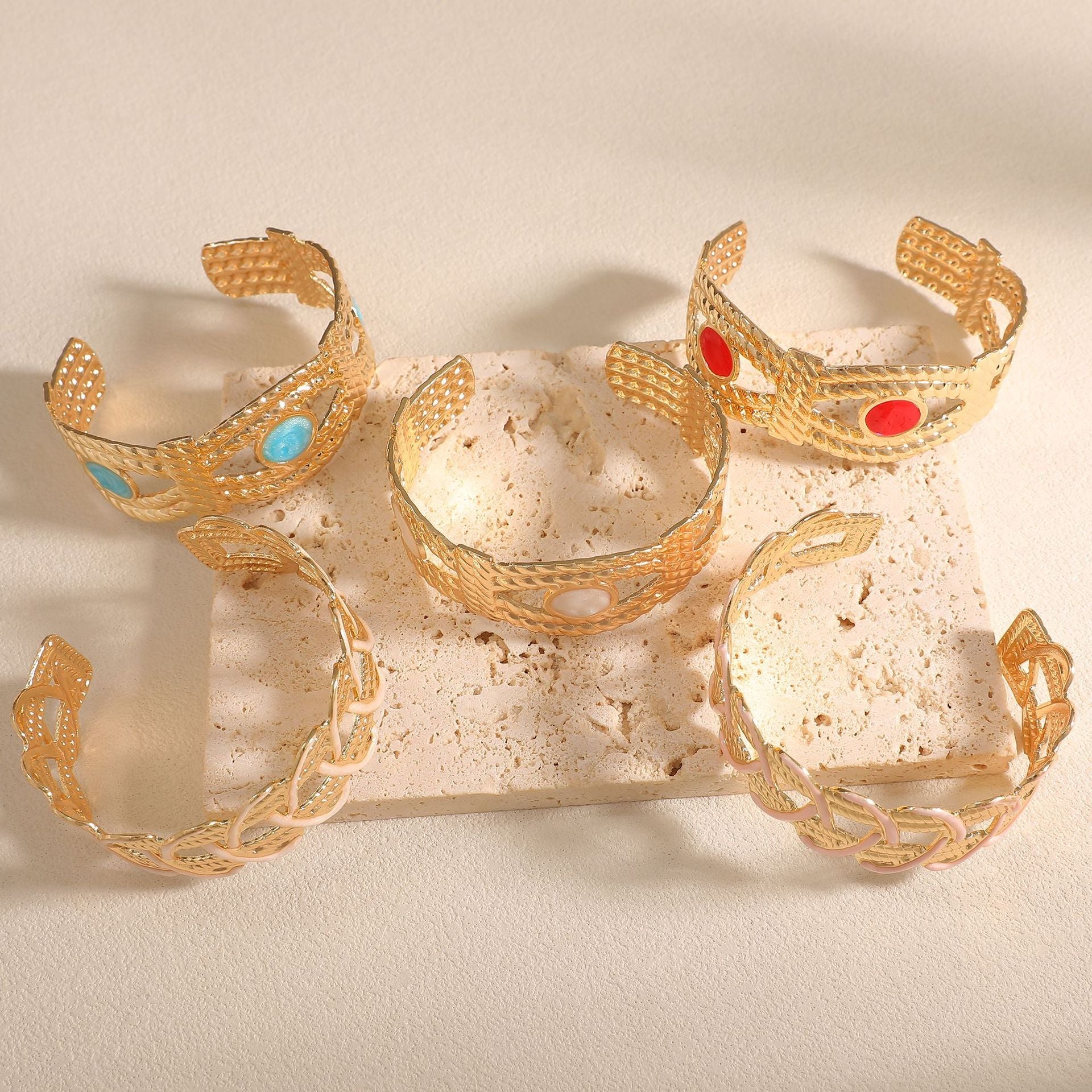 Women Open Bangle with Artistic Braiding Pattern Fashion Glam