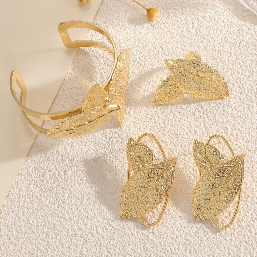 Women’s bracelet with elaborate leaf design Fashion Glam