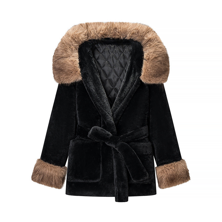 Ladies short coat made of luxurious faux fur with quilted inner lining, hood collar and waist belt Fashion Glam
