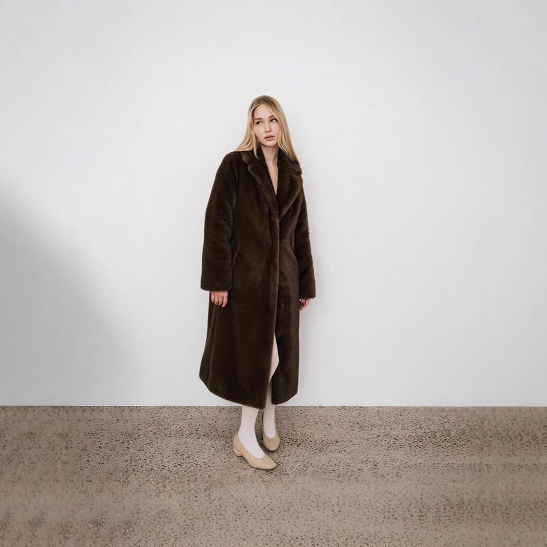 Ladies longer high-pile coat made of faux fur with shawl collar and casual cut Fashion Glam