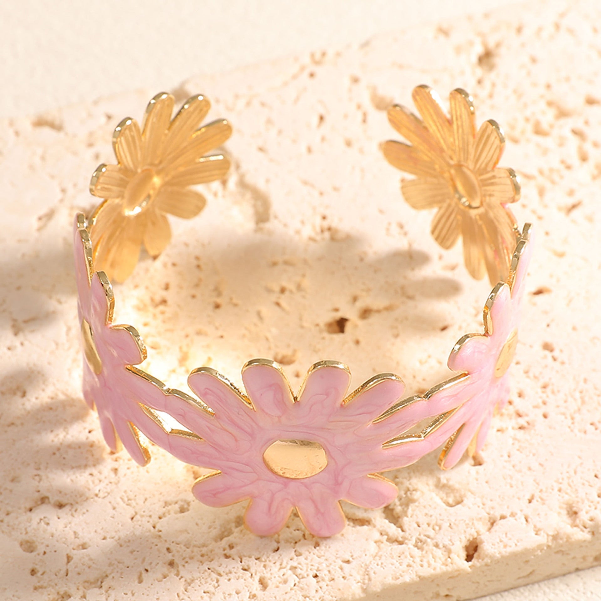 Women's bangle with floral flower pattern Fashion Glam
