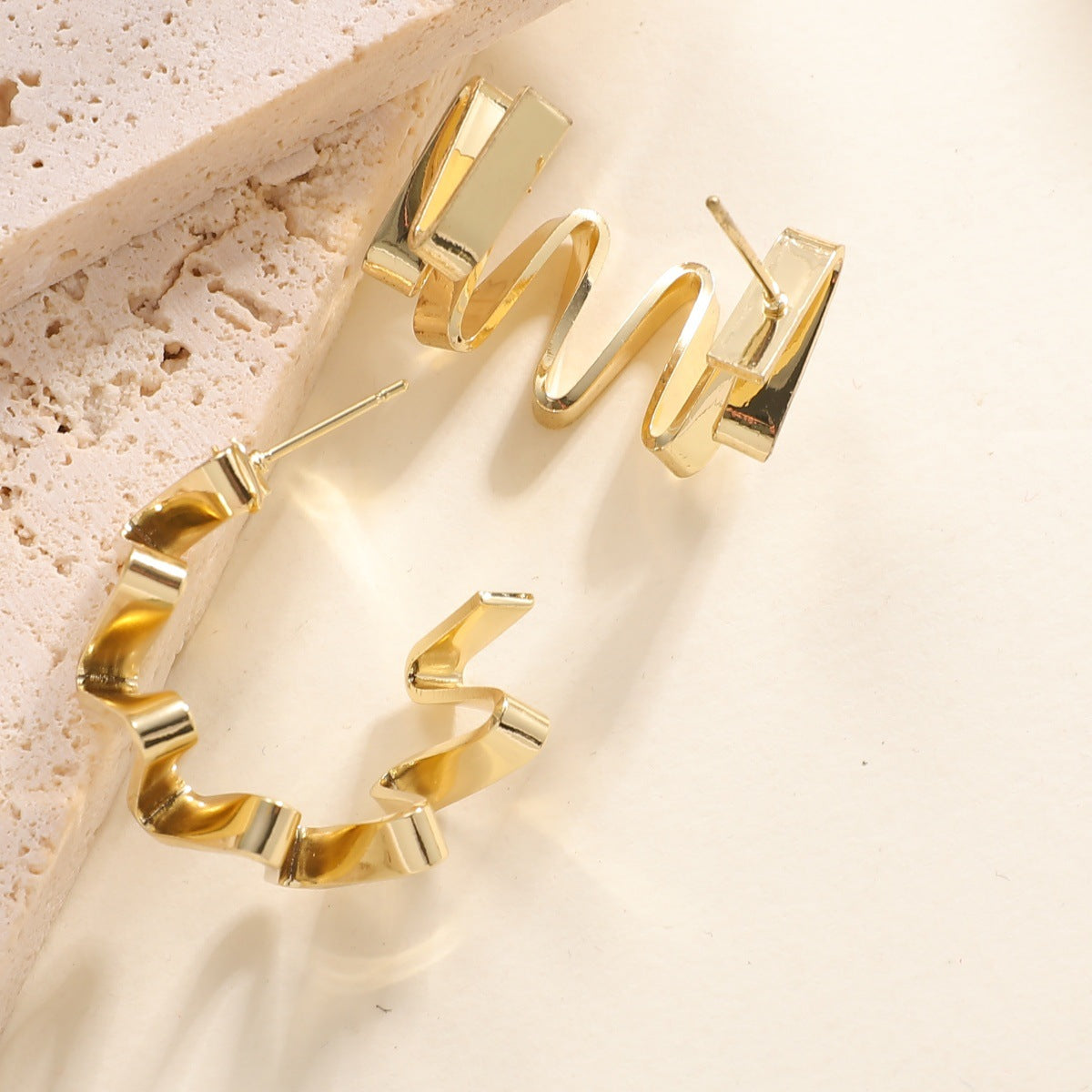 Women's Drop Earrings with Wavy Design Fashion Glam