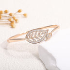 Women's bangle with elegant infinity pattern and sparkling zirconia Fashion Glam
