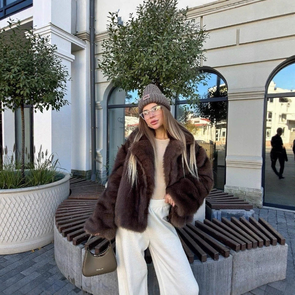 Women's short jacket made of vegan high-pile faux fur with extra soft volume and open front Fashion Glam