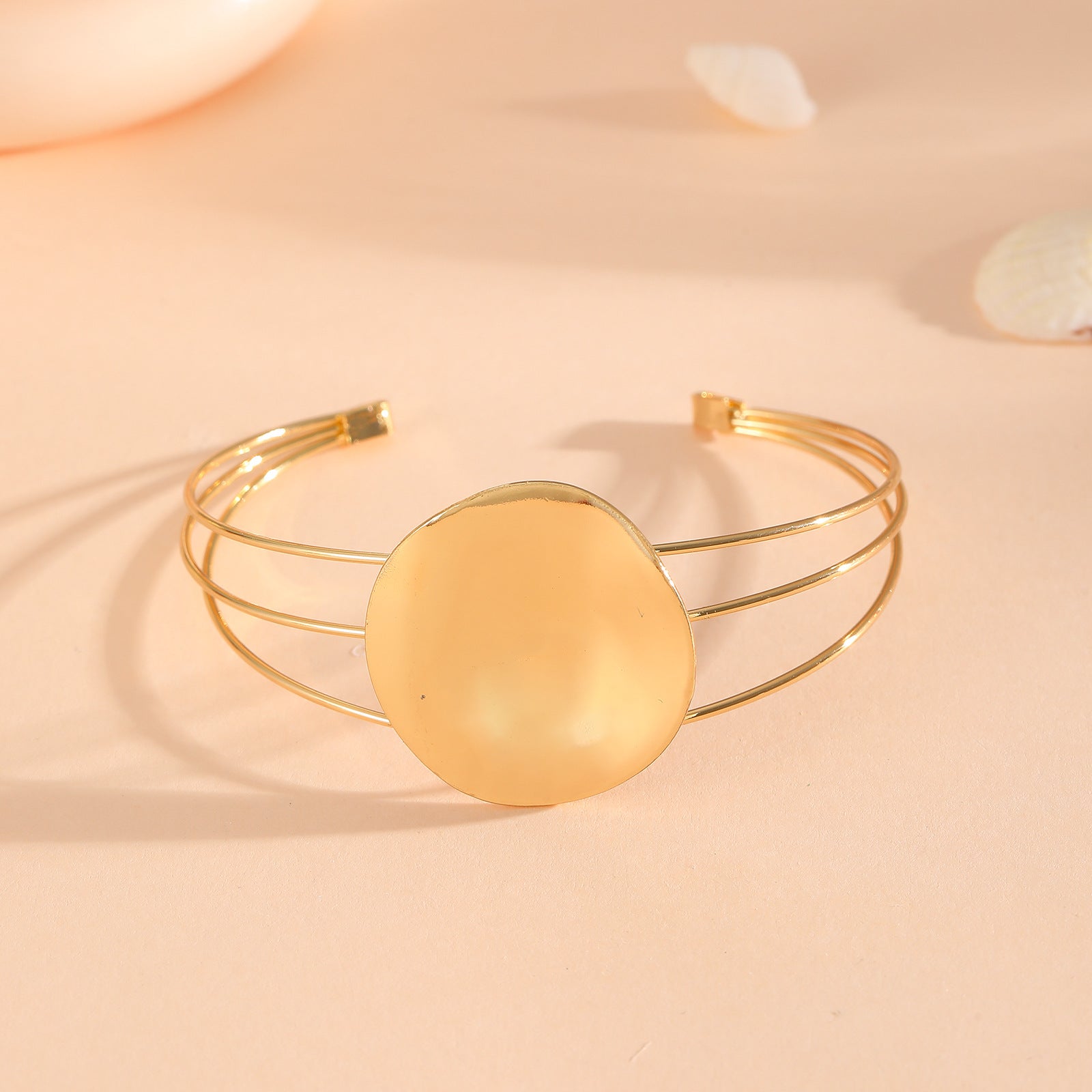 Women's bracelet with intricate bow design Fashion Glam