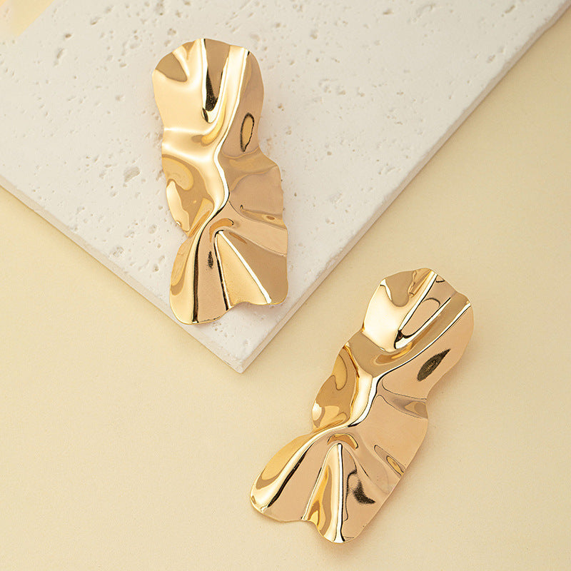 Ladies Hanging Earrings in Modern Elegance Design Fashion Glam