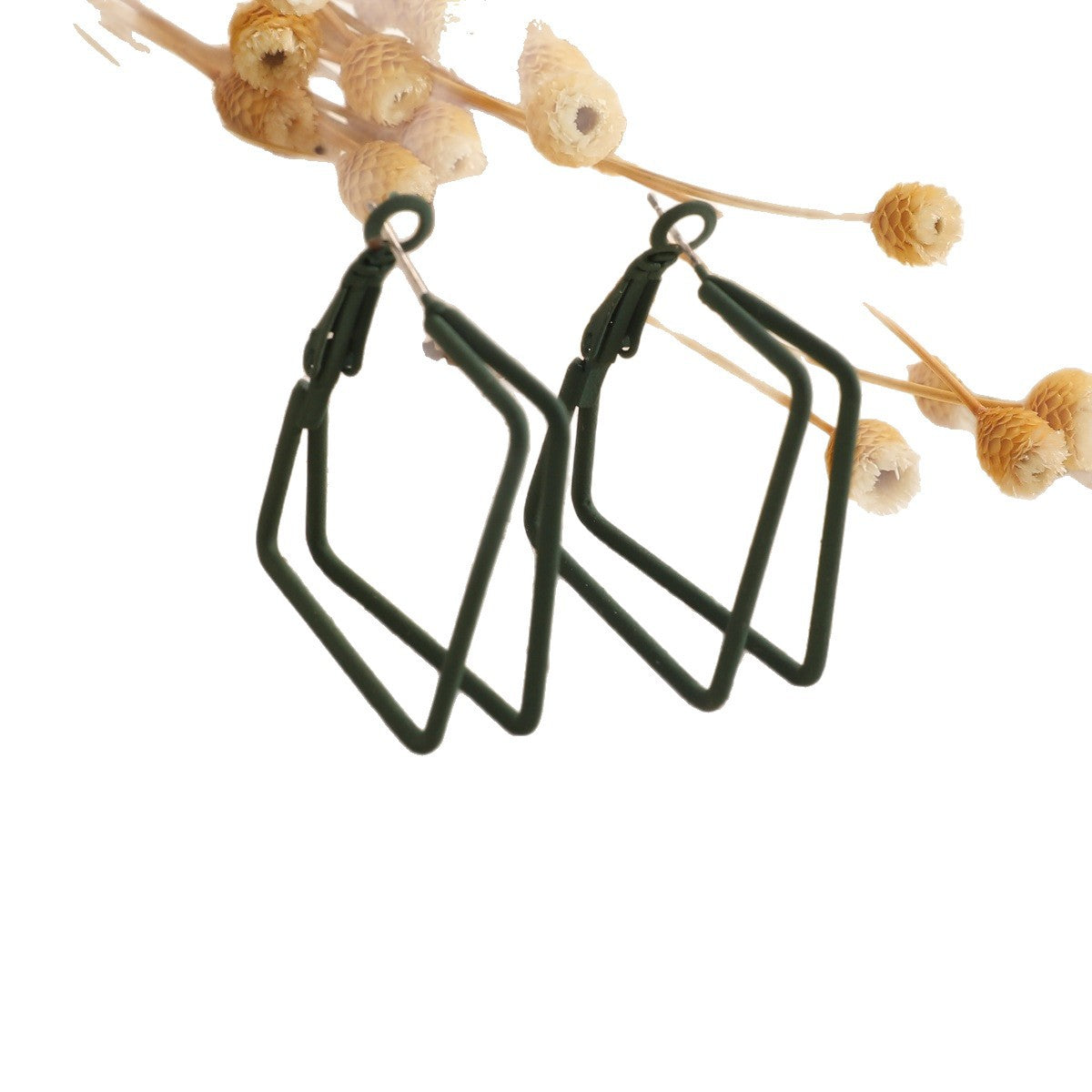 Women Geometric Earrings made of high-quality metal Fashion Glam