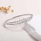 Women's bangle with elegant infinity pattern and sparkling zirconia Fashion Glam