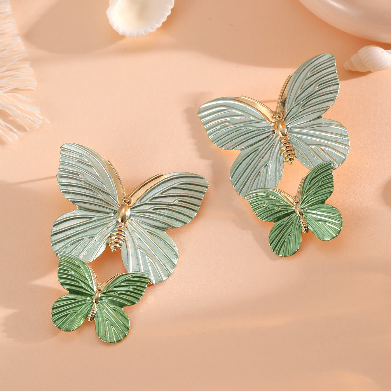 Ladies' brooches in elegant butterfly design Fashion Glam