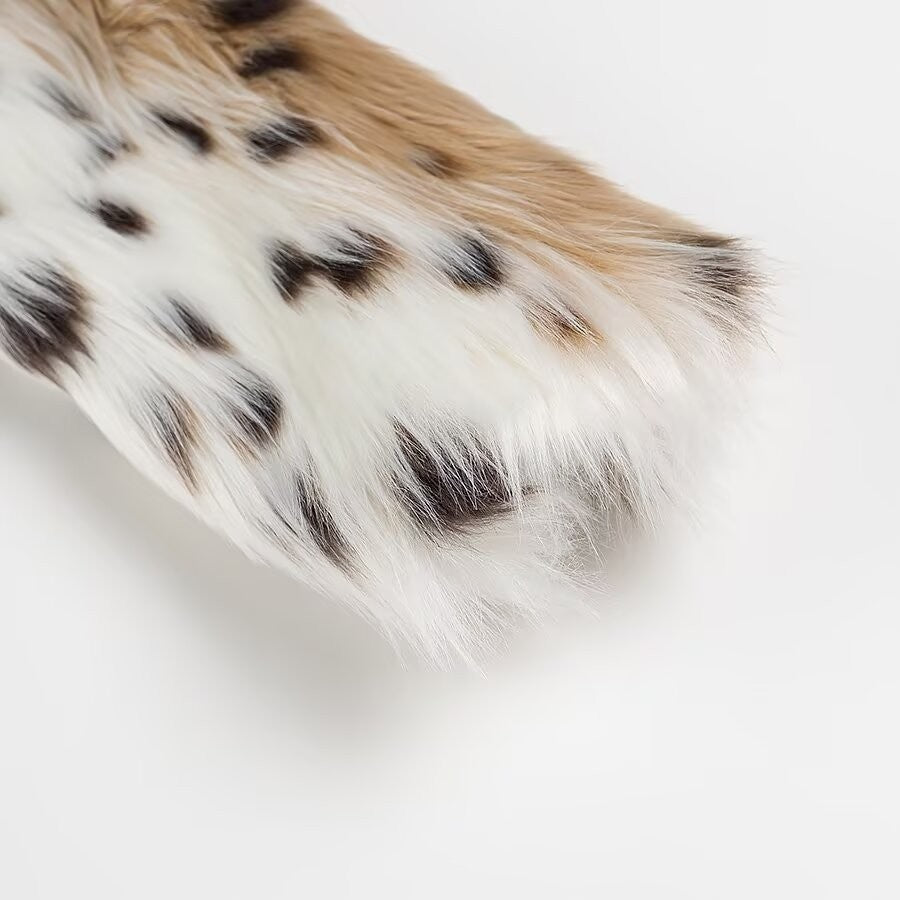 Women's short coat made of faux fur in spotted design with high collar Fashion Glam