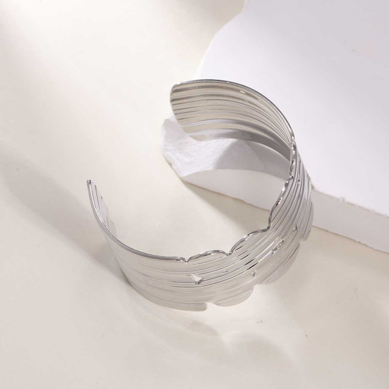 Women's Open Bangle with Elegant Wave Design Fashion Glam