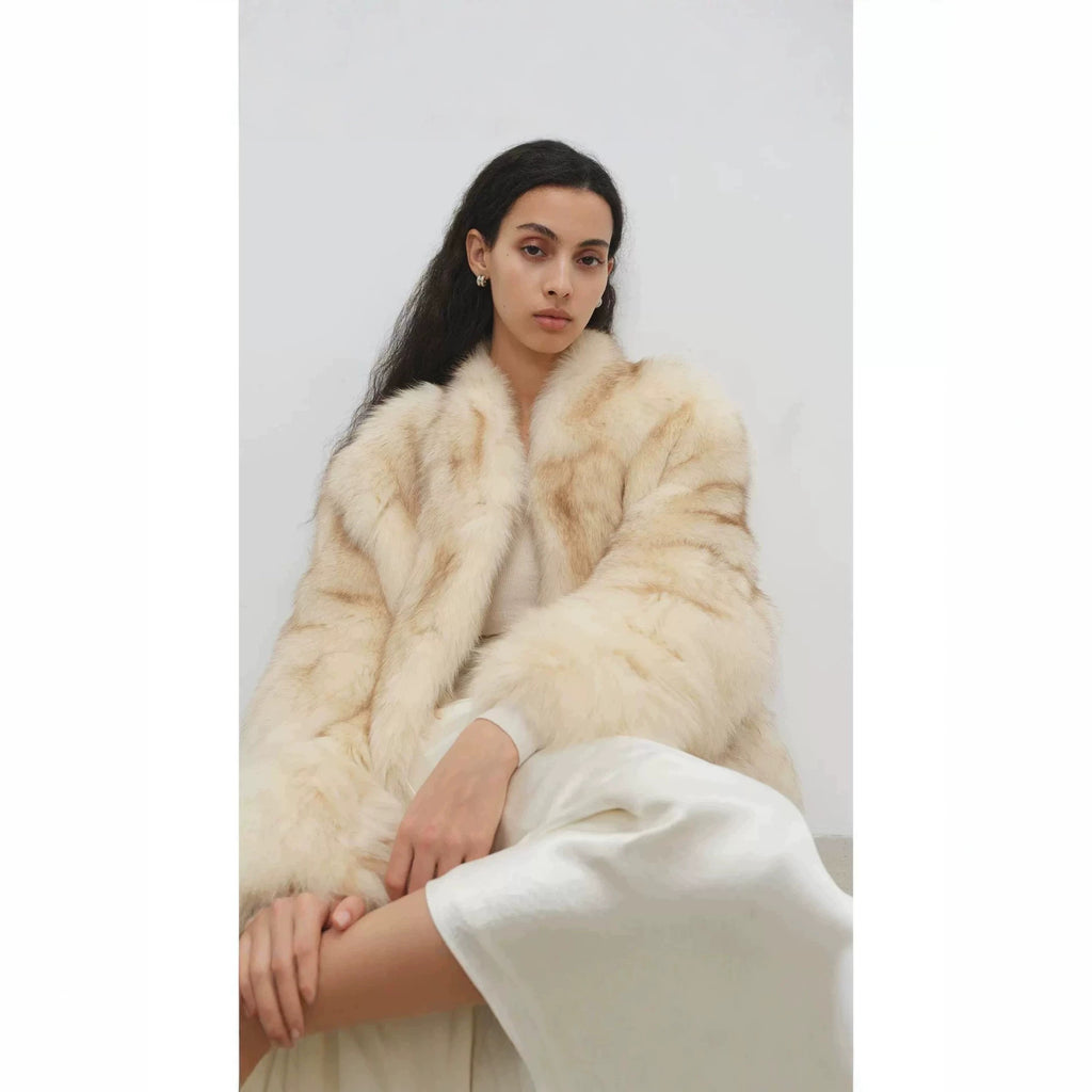 Women’s short coat made of high-pile faux fur with a tailored boxy cut and voluminous shawl collar Fashion Glam