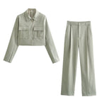 Women's short-cut faux leather jacket in field style with shirt collar and double flap pockets Fashion Glam