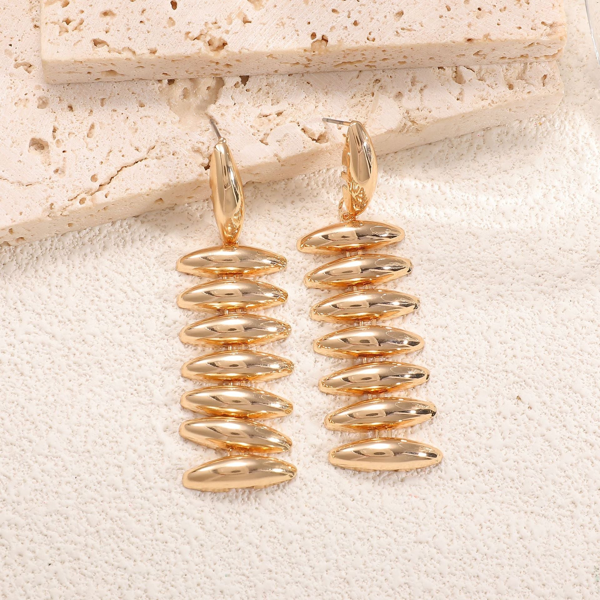 Ladies Hanging Earrings in Modern Spiral Design Fashion Glam
