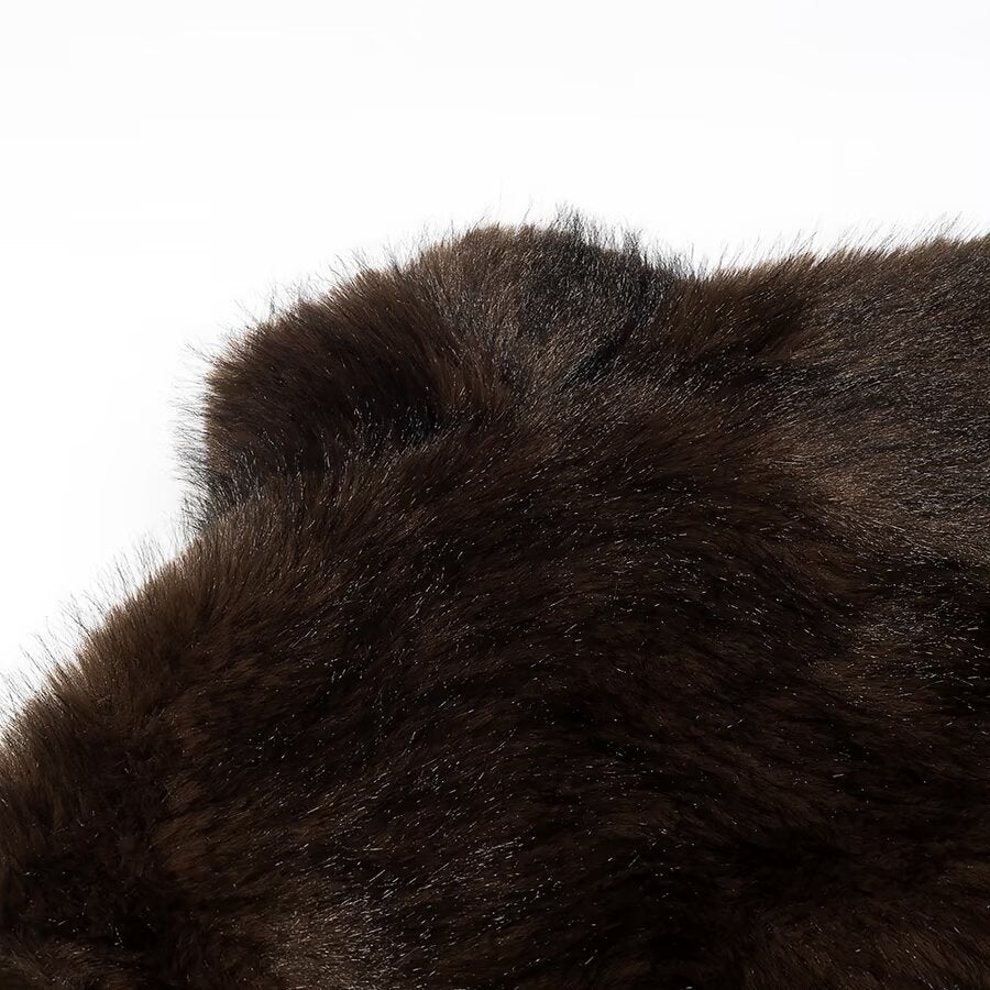 Women's short coat made of luxurious synthetic fur with straight cut Fashion Glam