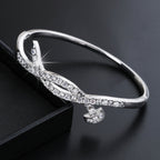 Women's bangle with elegant infinity pattern and sparkling zirconia Fashion Glam