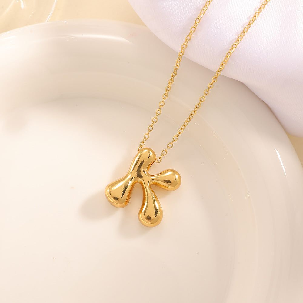 Women's necklace with curved letter pendant Fashion Glam