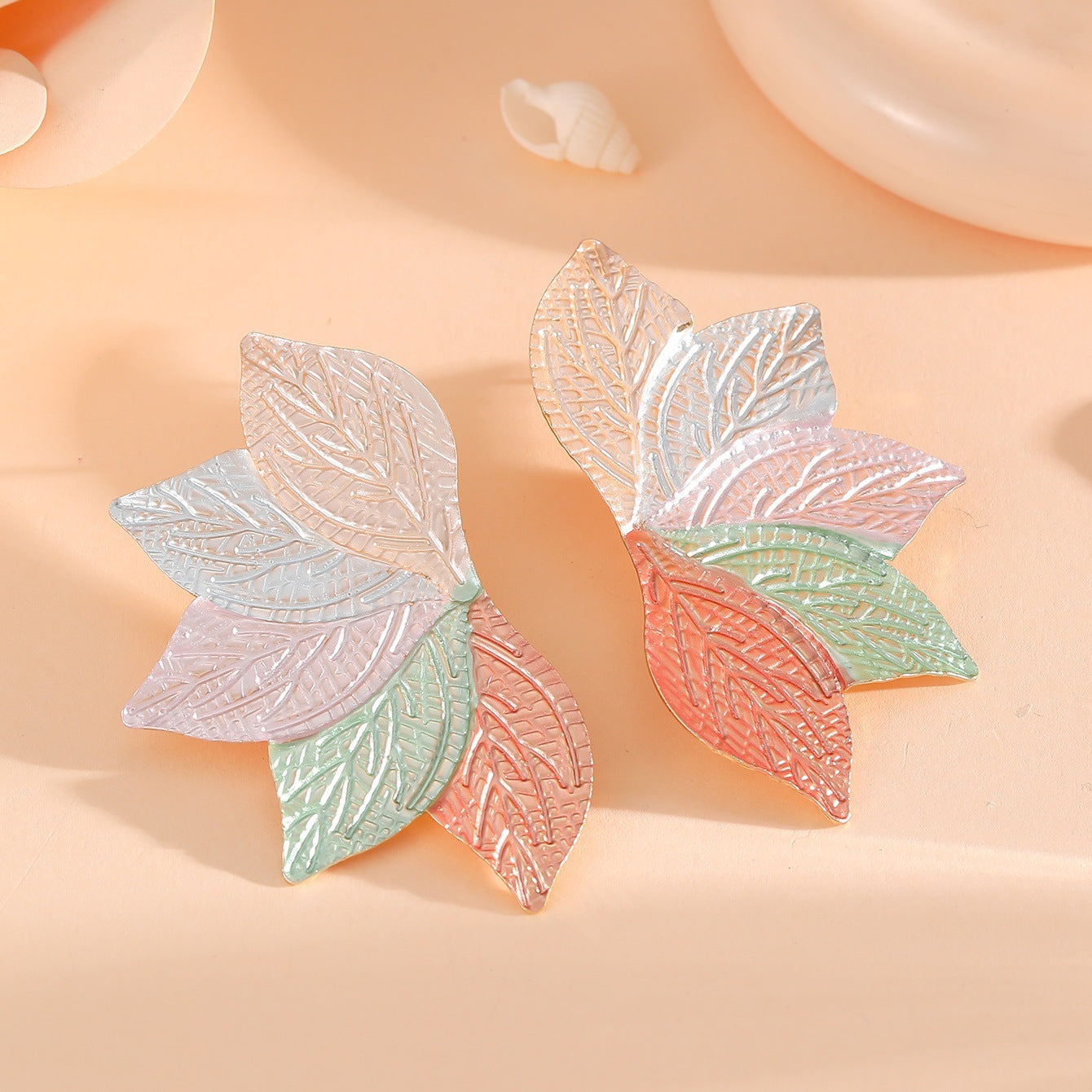Women’s hair accessory with elaborate leaf design Fashion Glam