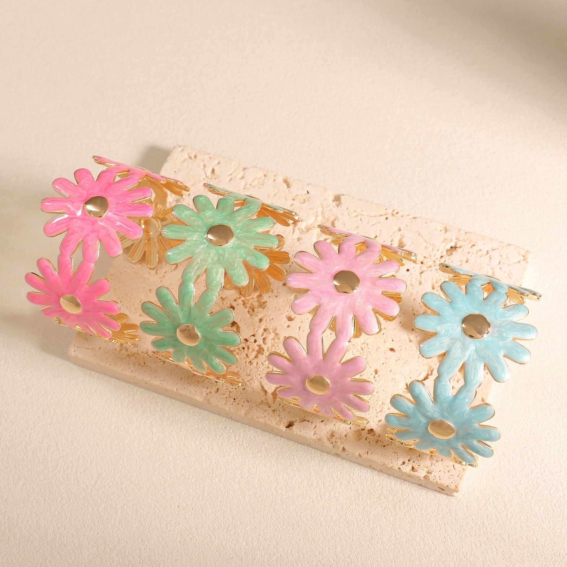 Women's bangle with floral flower pattern Fashion Glam