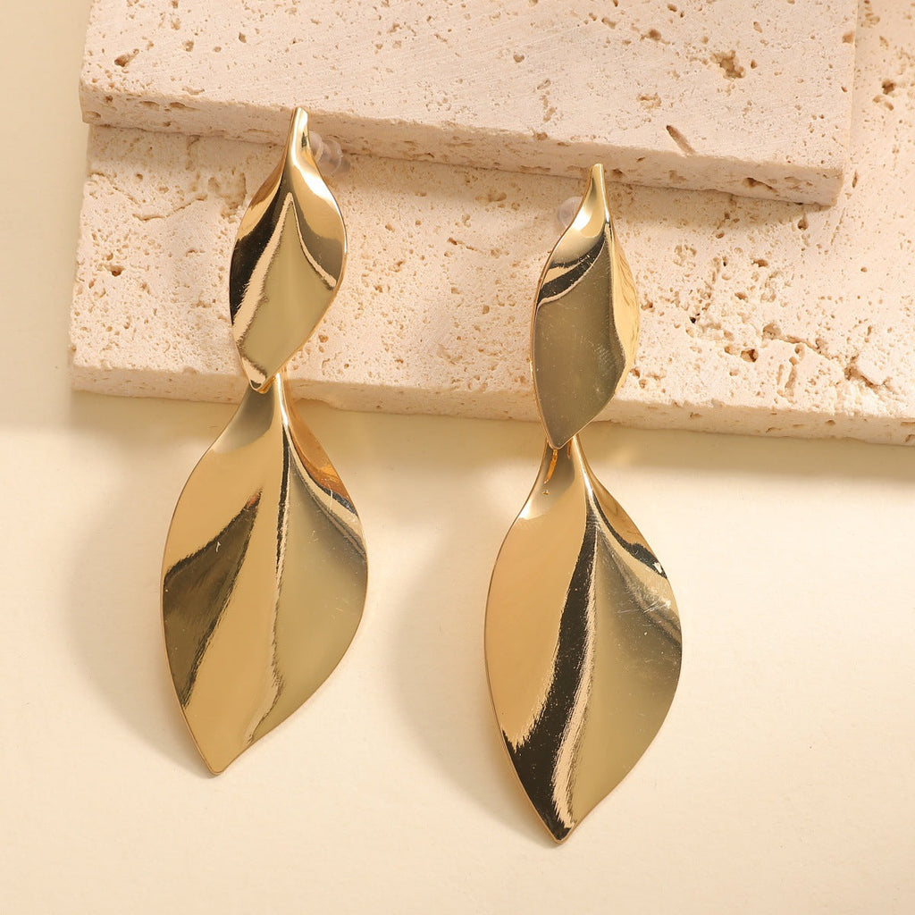 Women Hanging Earrings with Elegant Leaf Shape and Luxurious Finish Fashion Glam