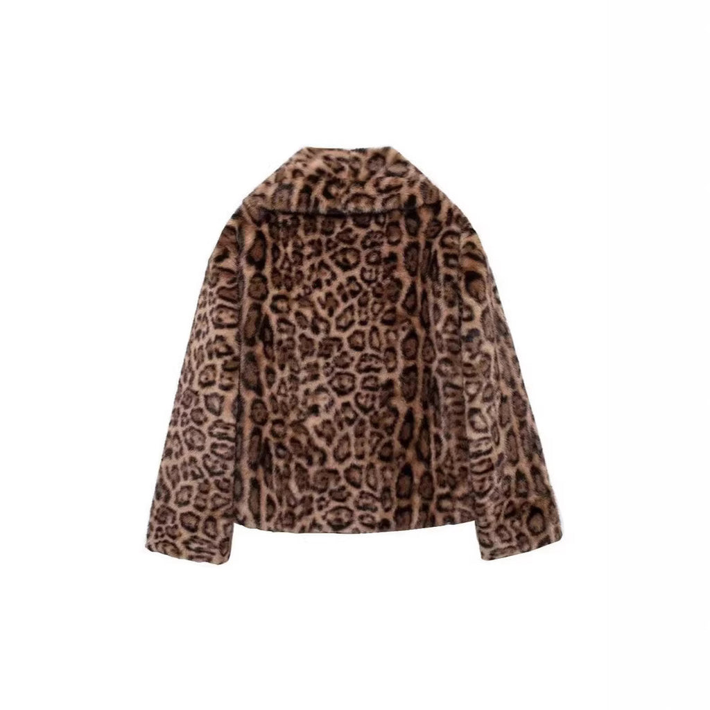 Women's short boxy faux fur jacket with leopard print and large shawl collar Fashion Glam