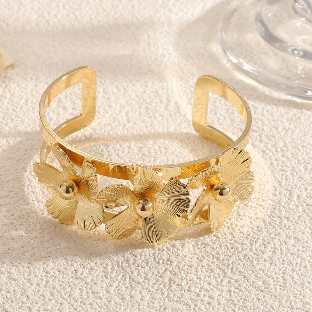 Women's wrist jewelry with floral design and high-quality surface finishing Fashion Glam