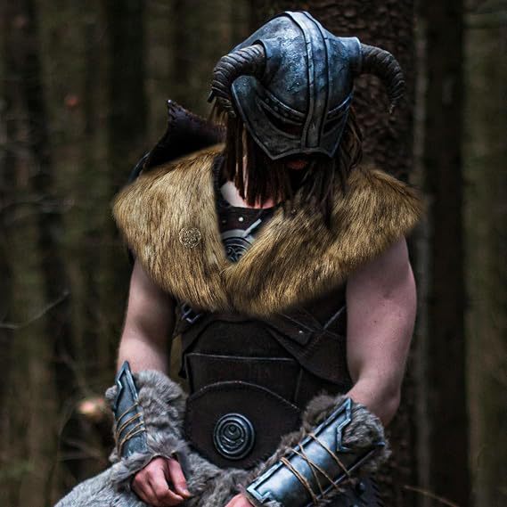 Men's Viking-inspired shoulder cape made of dense faux fur with leather trim and decorative brooch Fashion Glam
