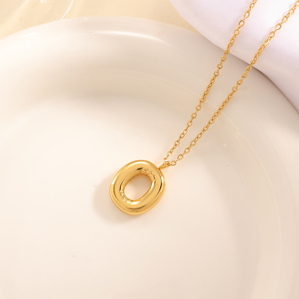 Women's necklace with curved letter pendant Fashion Glam