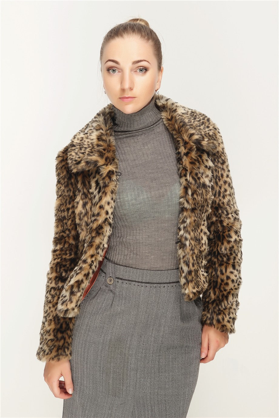 Ladies short jacket made of synthetic fur with a tailored cut, lapel collar and concealed closure Fashion Glam